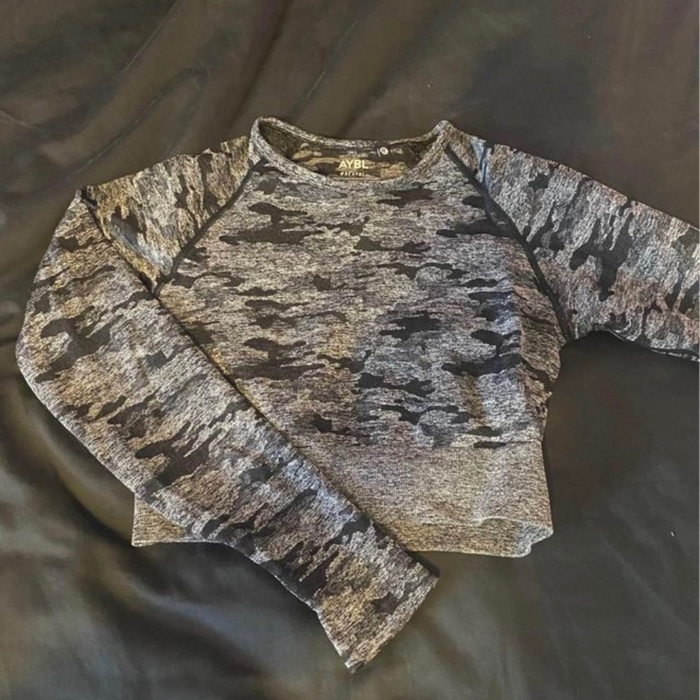 AYBL cropped longsleeves